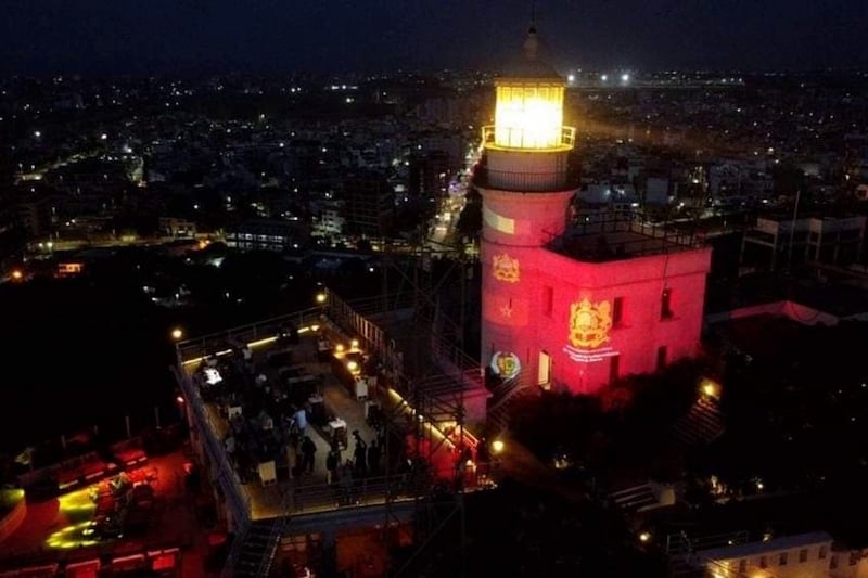 ألوان المغرب تغطي منارة ماميل في دكار