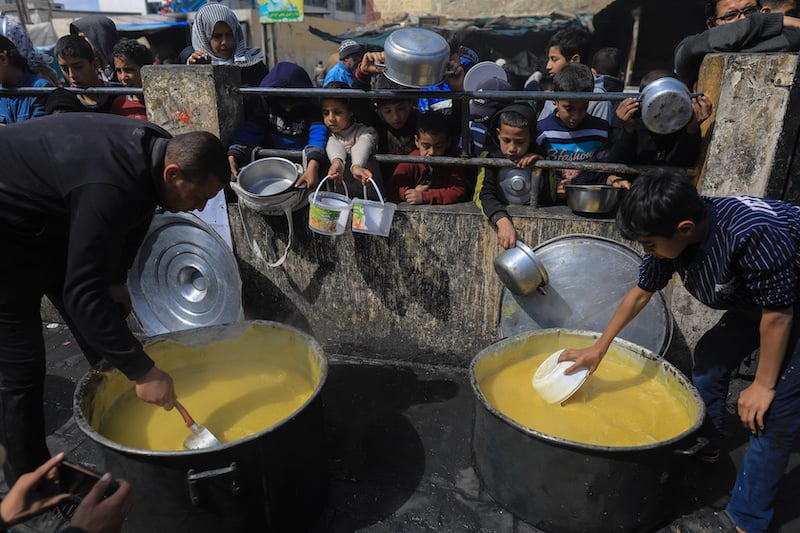 آمال وقف إطلاق النار في غزة بحلول رمضان تغرق وسط "الميناء الأمريكي"