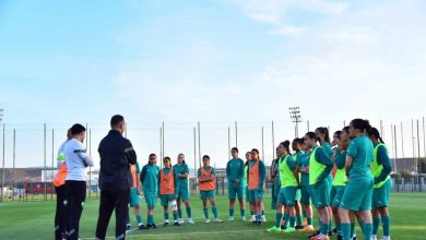 فتيات المغرب يحضرن للقاء الجزائر