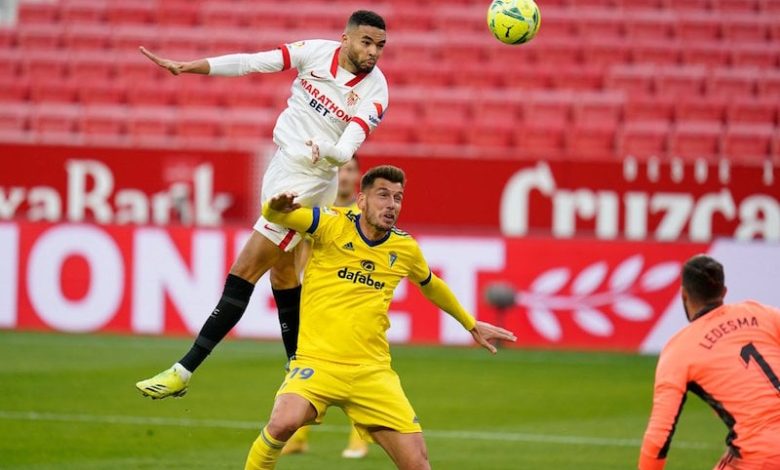 نادي إشبيلية يناقش عروض النصيري