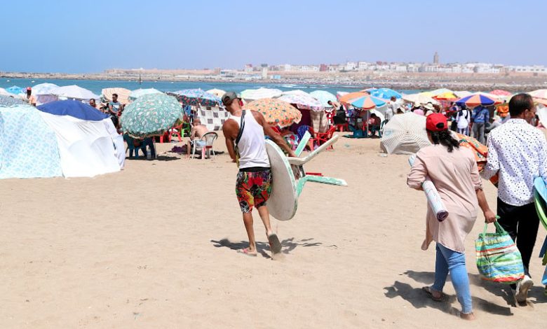 العطلة الصيفية تخدم الرواج التجاري والاقتصادي في القرى الساحلية المغربية