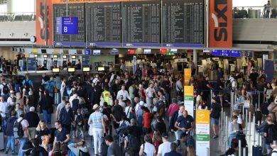 نشطاء ألمان يعطّلون الملاحة بمطارين