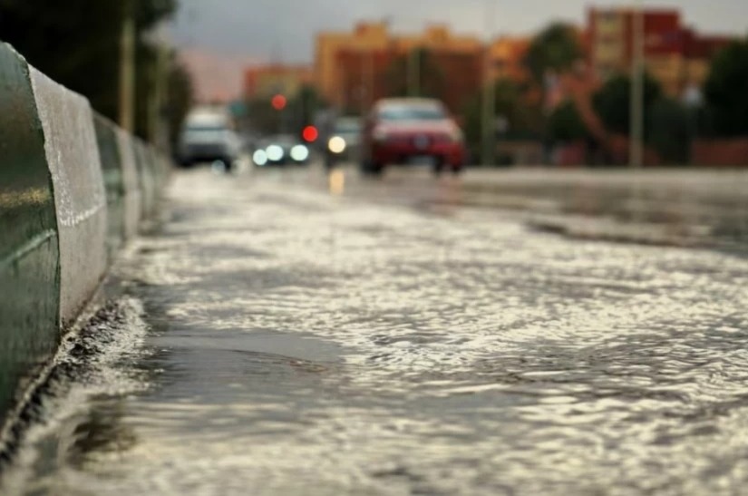 زخات رعدية مصحوبة بحبات البرد وبهبات رياح مرتقبة اليوم الثلاثاء بعدد من أقاليم المملكة