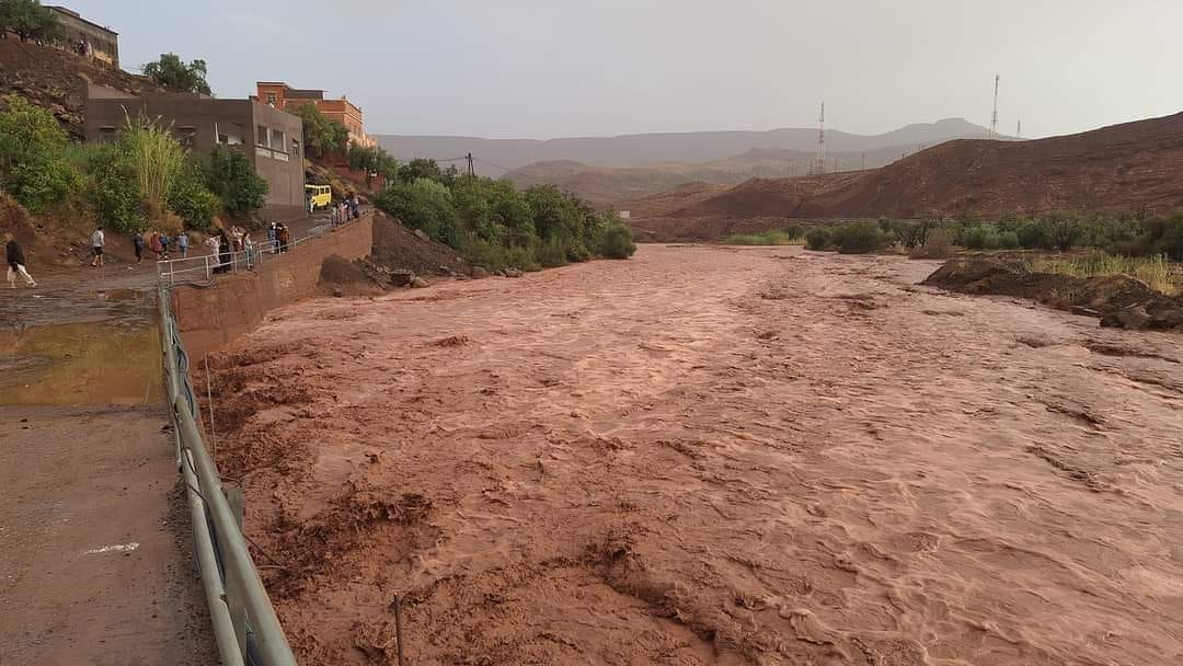 فقدان امرأتين وتضرر المسالك الطرقية والمحاصيل الزراعية بسبب أمطار طوفانية في ورزازات وتنغير